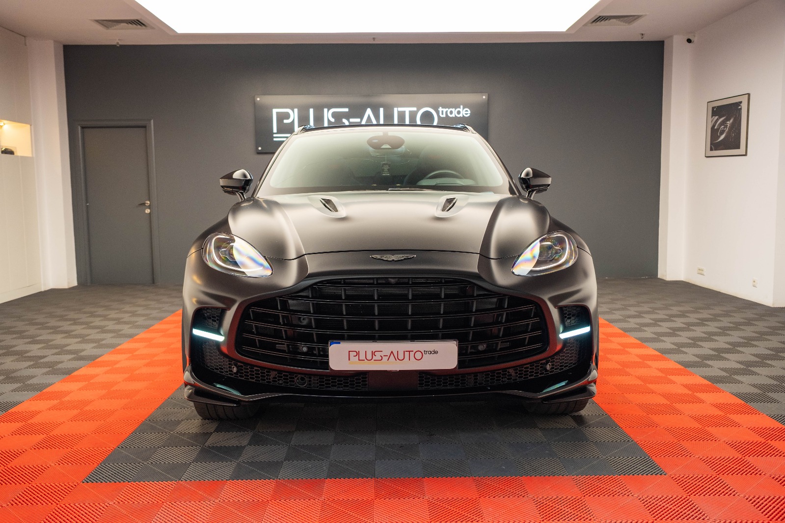 ASTON MARTIN DBX
