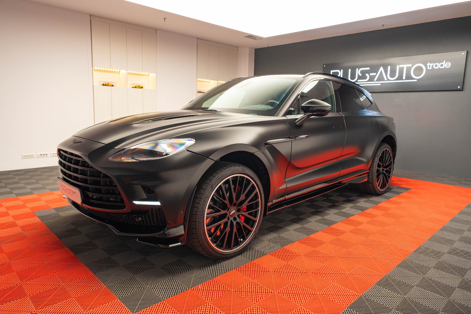 ASTON MARTIN DBX