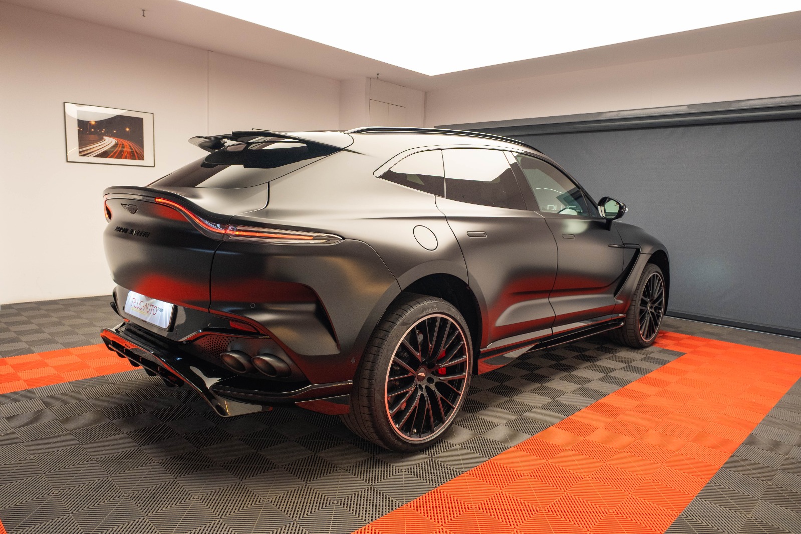 ASTON MARTIN DBX