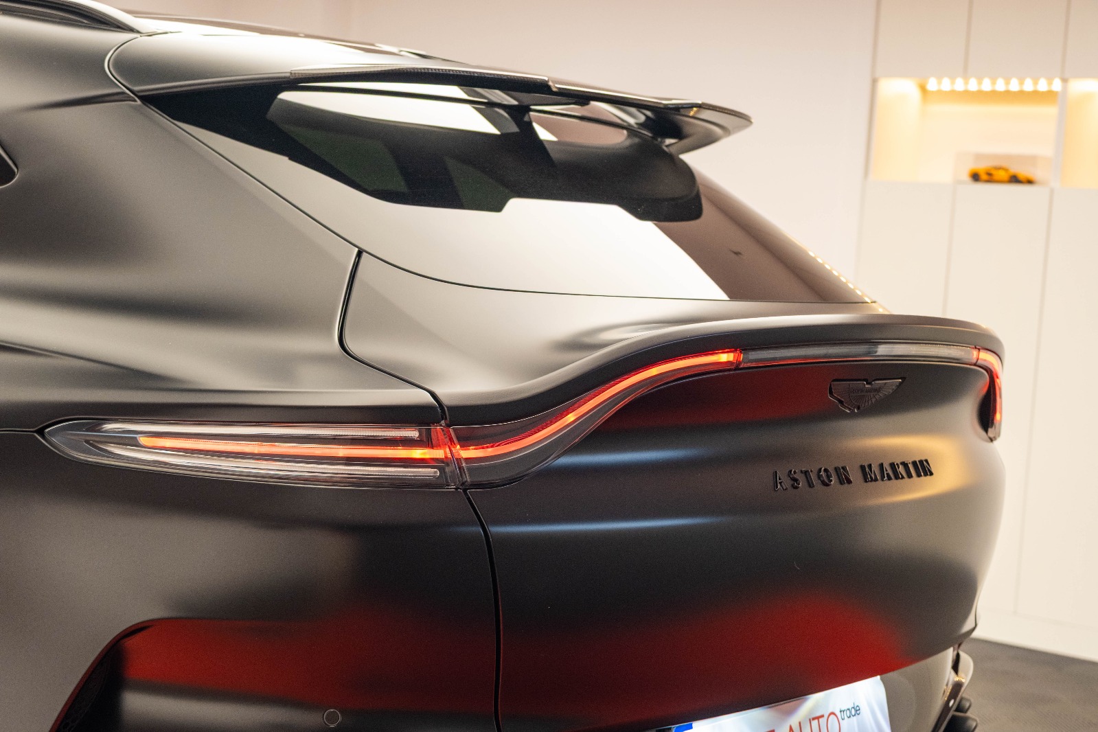 ASTON MARTIN DBX