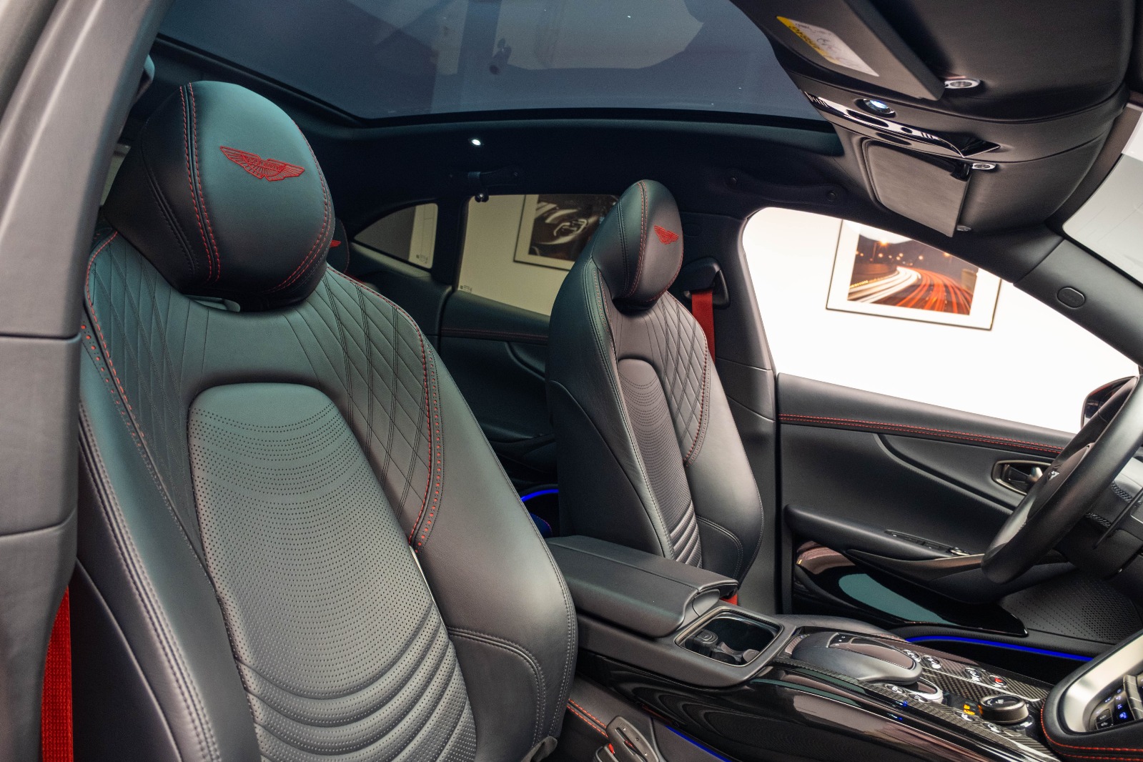 ASTON MARTIN DBX
