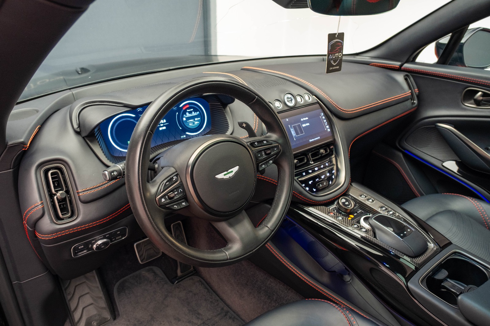 ASTON MARTIN DBX