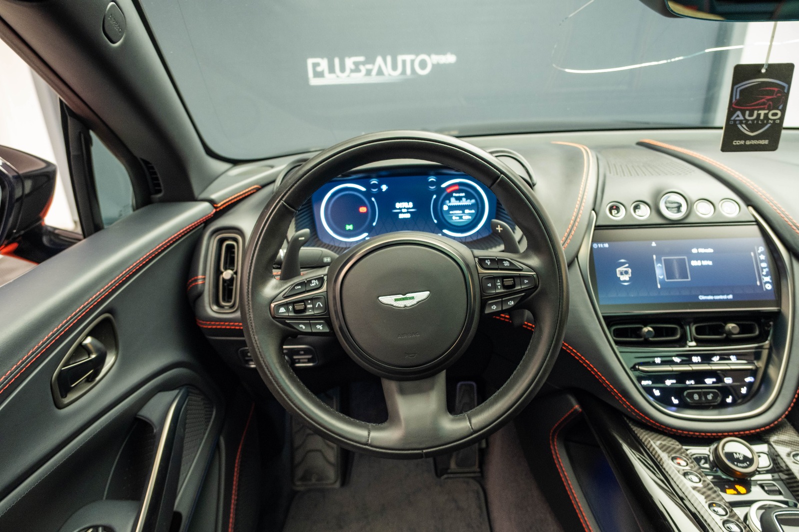 ASTON MARTIN DBX