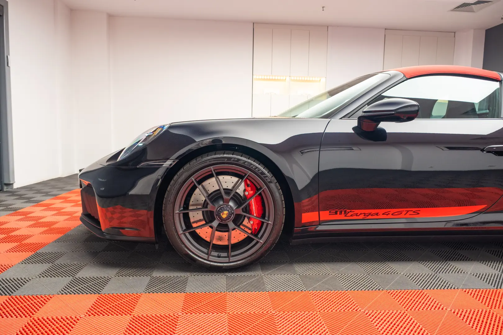 PORSCHE 911