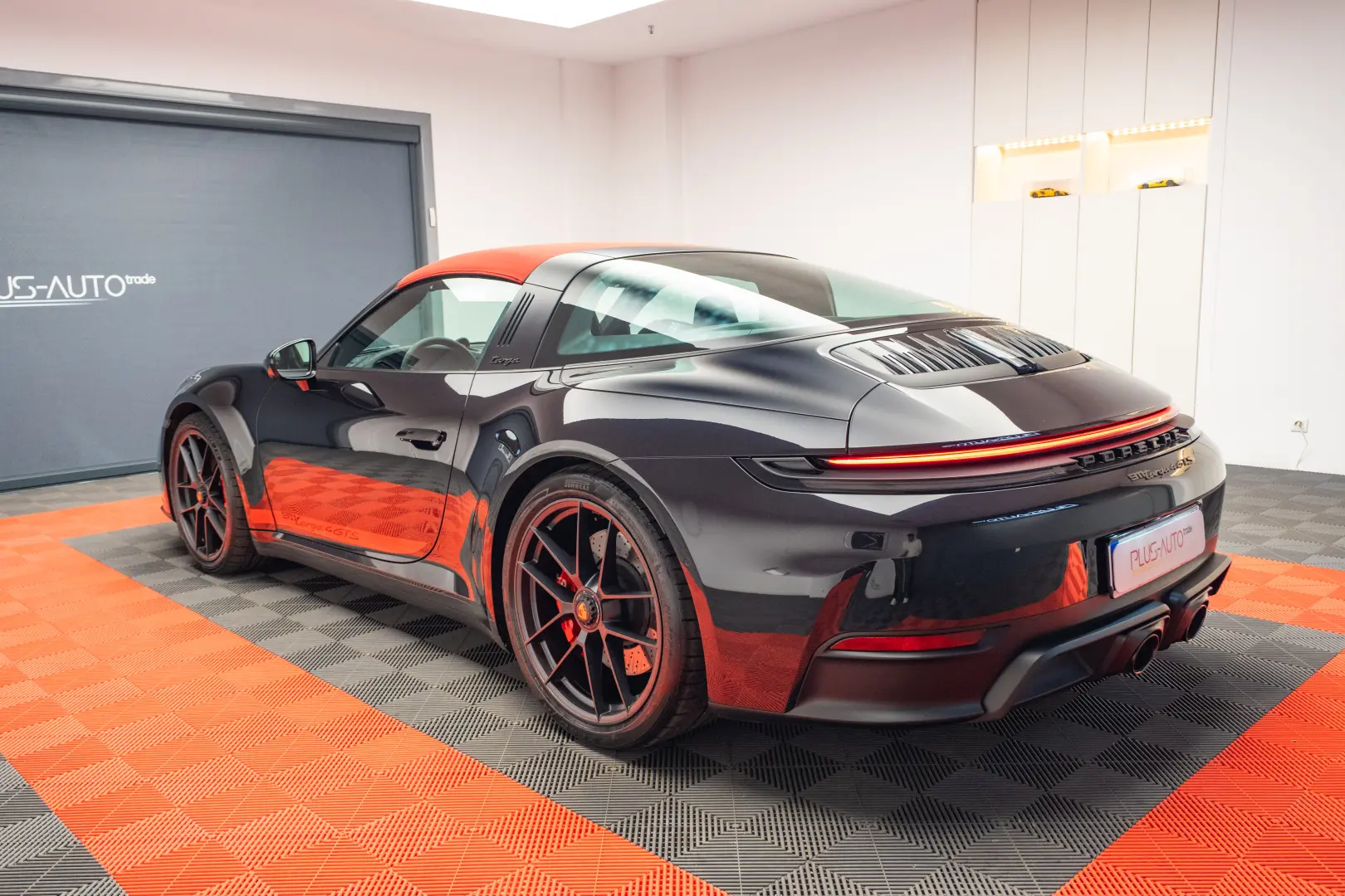 PORSCHE 911