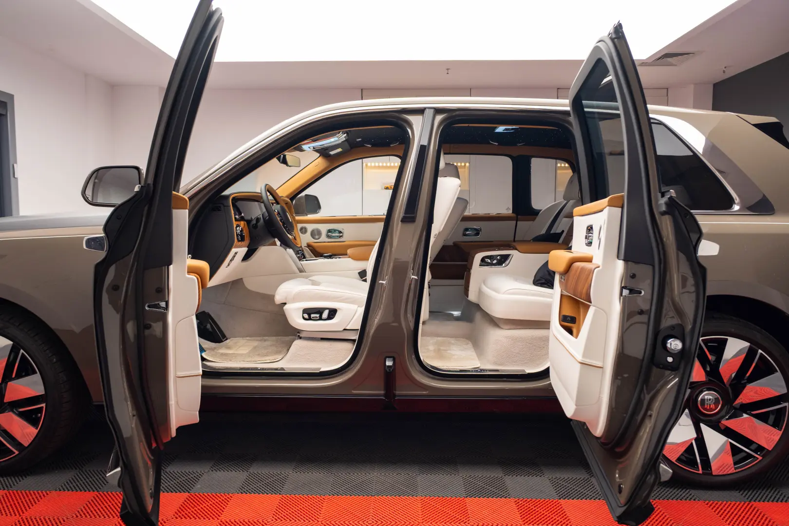 ROLLS ROYCE Cullinan